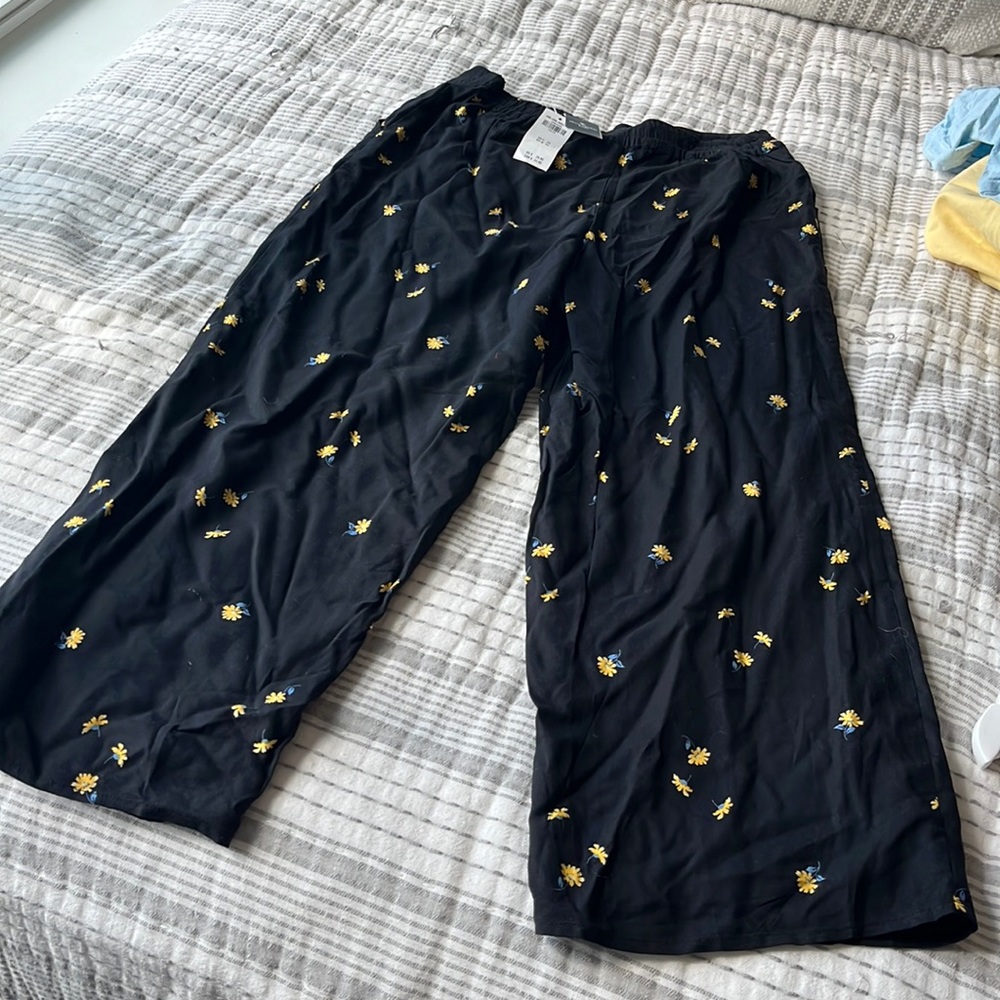 Abercrombie kids 15/16 flare capri pants
